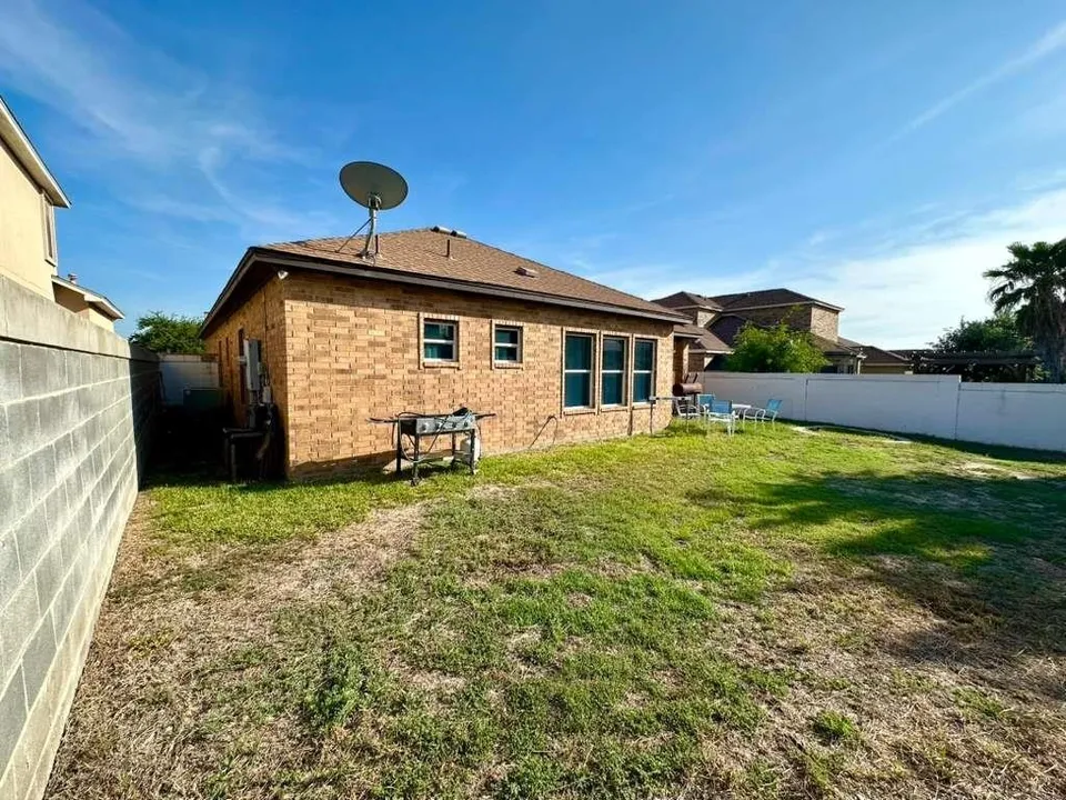 3918-Aidin-St_Laredo_TX_78045_M73286-33464