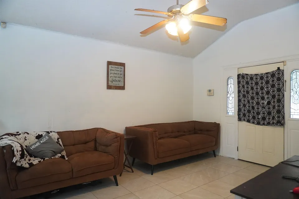 902-Chalan-Dr_Laredo_TX_78045_M71587-81963