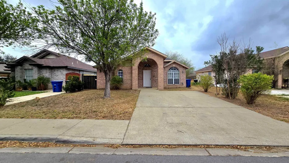 737-Royal-Palm_Laredo_TX_78045_M76340-09337
