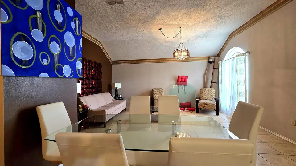 737-Royal-Palm_Laredo_TX_78045_M76340-09337