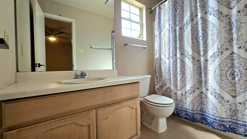 737-Royal-Palm_Laredo_TX_78045_M76340-09337