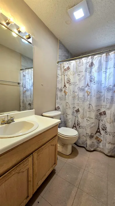 737-Royal-Palm_Laredo_TX_78045_M76340-09337