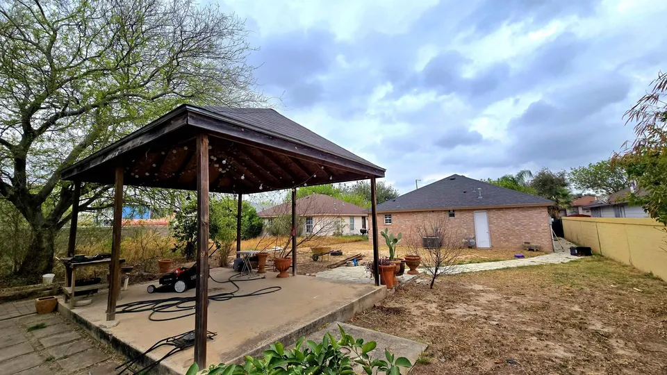 737-Royal-Palm_Laredo_TX_78045_M76340-09337