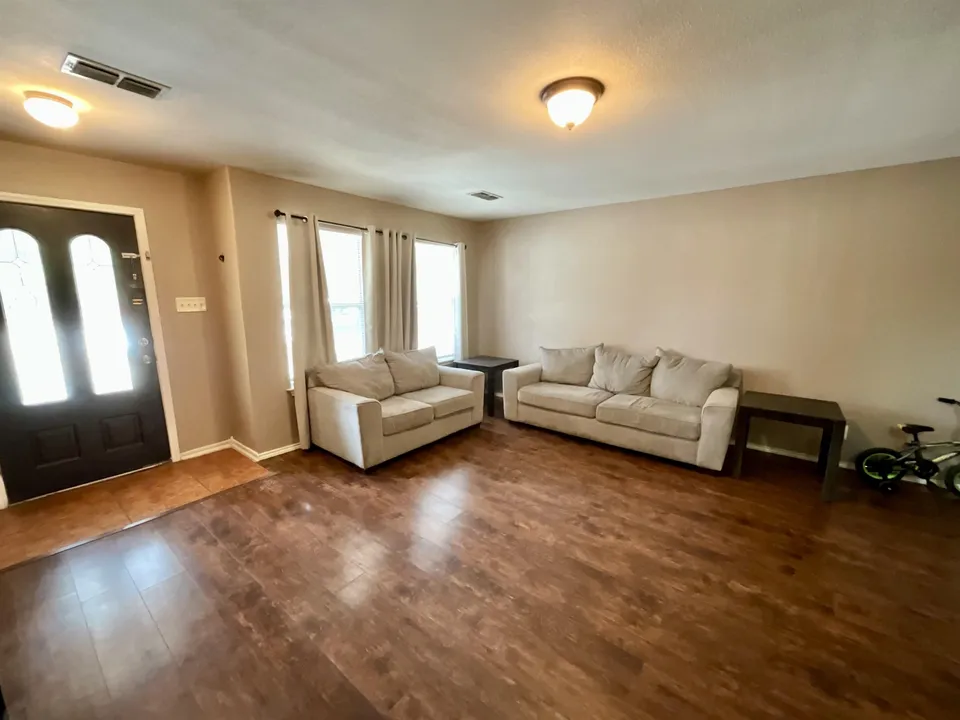 17417-College-Port-Dr_Laredo_TX_78045_M74668-06836