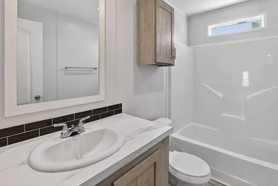301-International-Blvd-Trlr-H5_Laredo_TX_78045_M78773-00301
