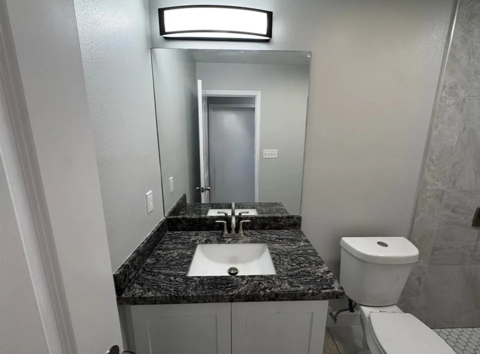 129-Asturias-Ave_Laredo_TX_78046_M77017-41518