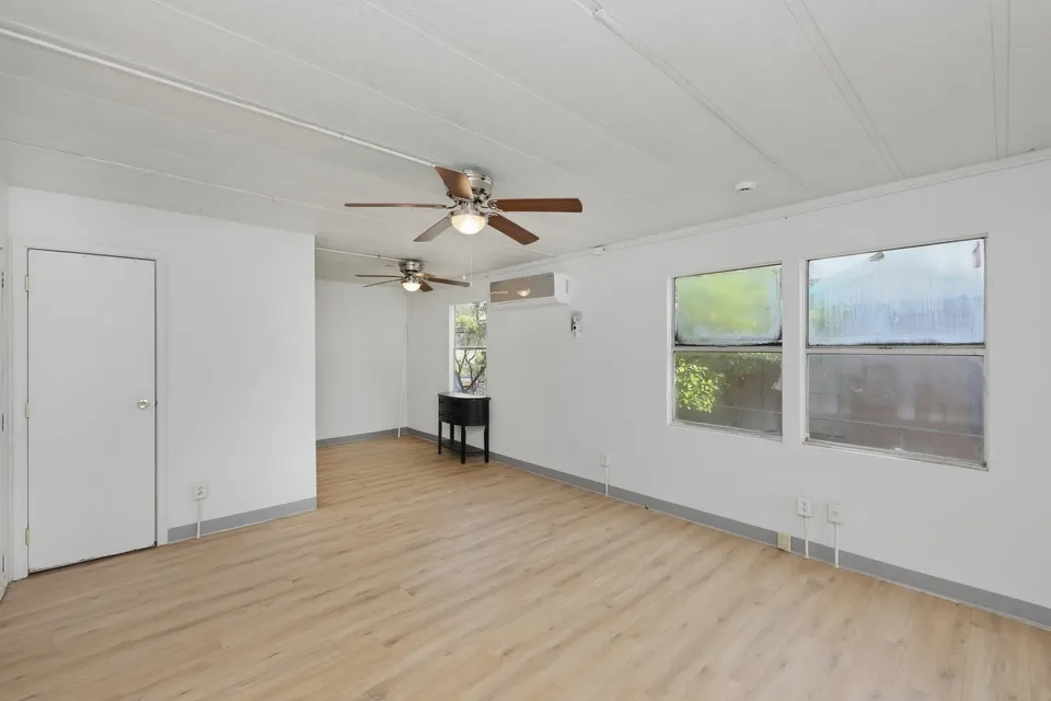 2811-Lee-Ave_Laredo_TX_78040_M75283-64425