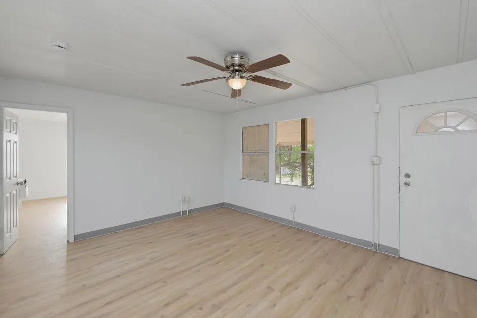 2811-Lee-Ave_Laredo_TX_78040_M75283-64425