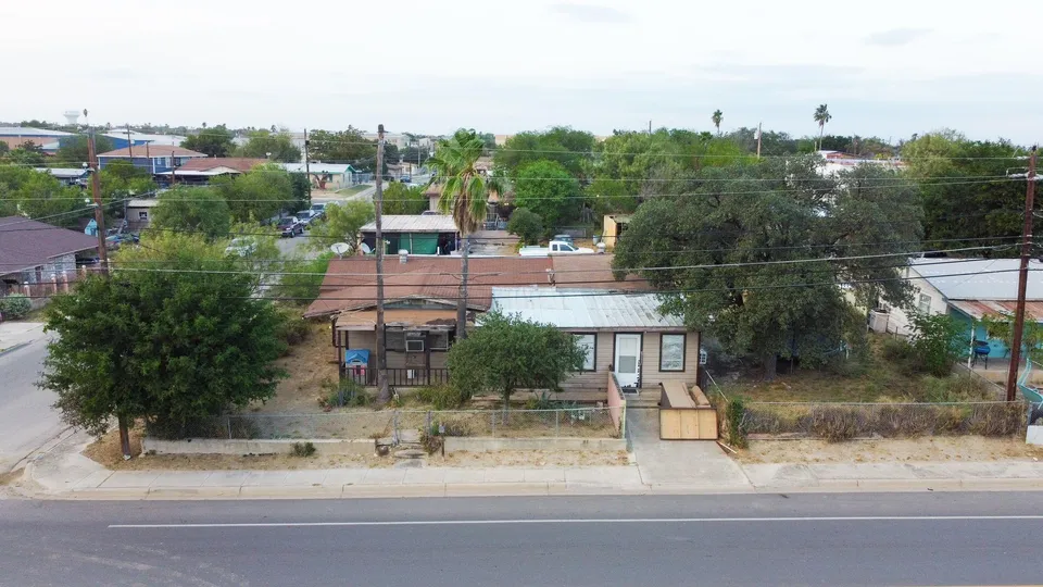 3202-Market-St_Laredo_TX_78043_M70251-65552