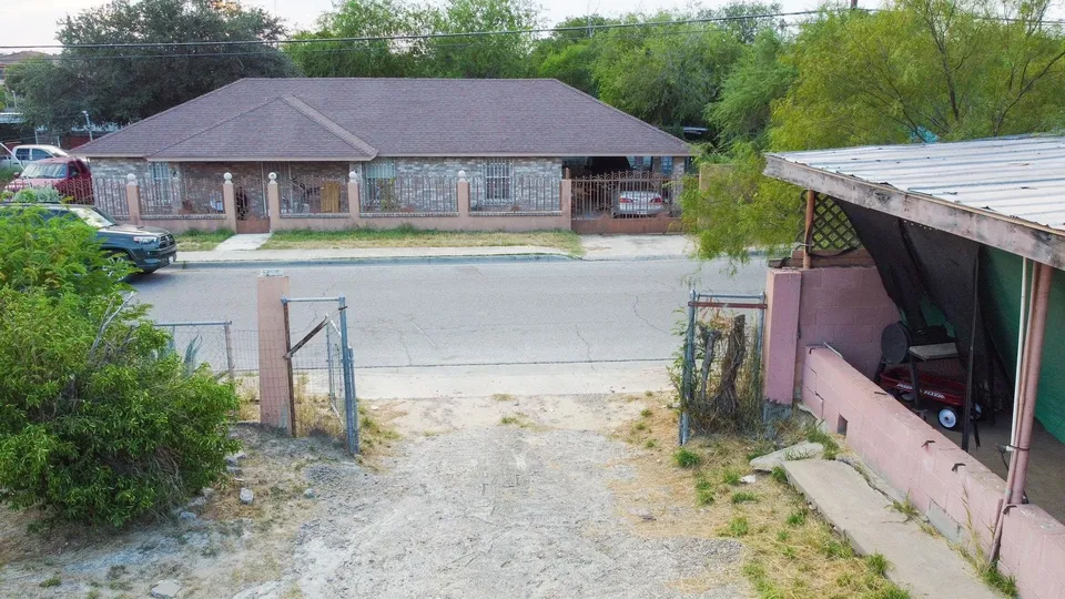 3202-Market-St_Laredo_TX_78043_M70251-65552