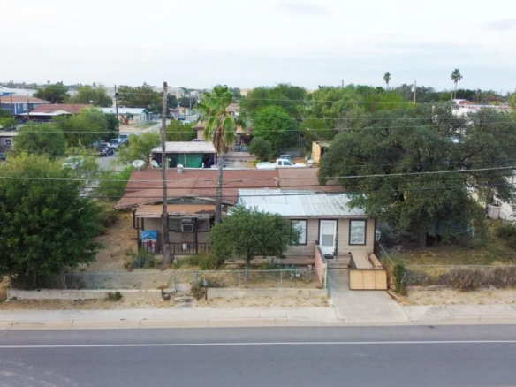 3202-Market-St_Laredo_TX_78043_M70251-65552