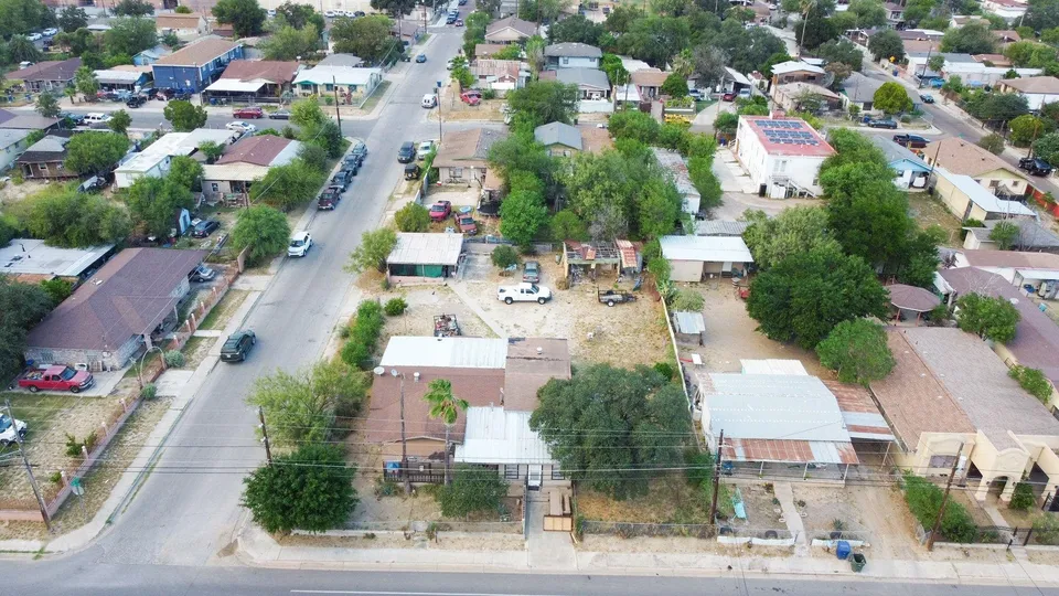 3202-Market-St_Laredo_TX_78043_M70251-65552