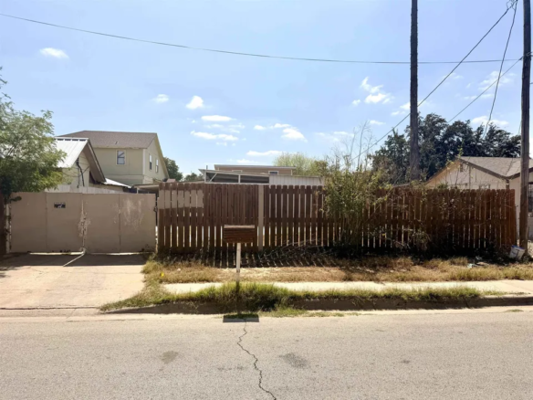 2717-Santa-Clara-St_Laredo_TX_78046_M78297-12764