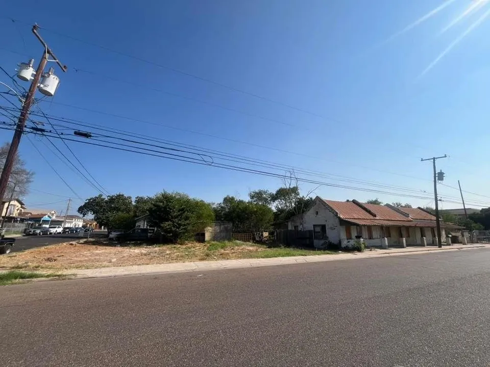 1311-San-Eduardo-Ave_Laredo_TX_78040_M70913-83984