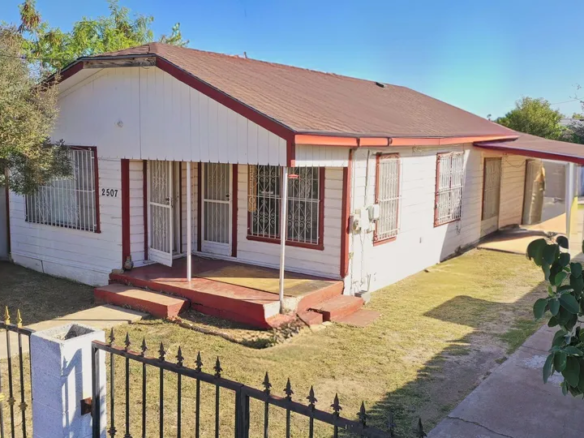 2507-Flores-Ave_Laredo_TX_78040_M78603-83674