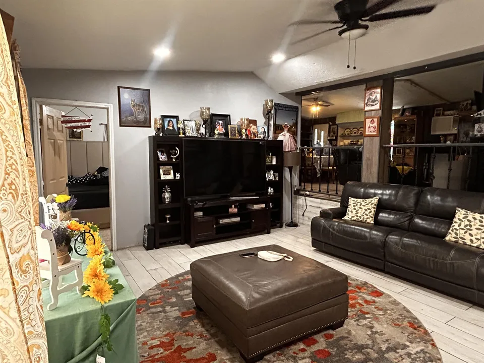 2818-N-Mendiola-Ave_Laredo_TX_78043_M71468-24670