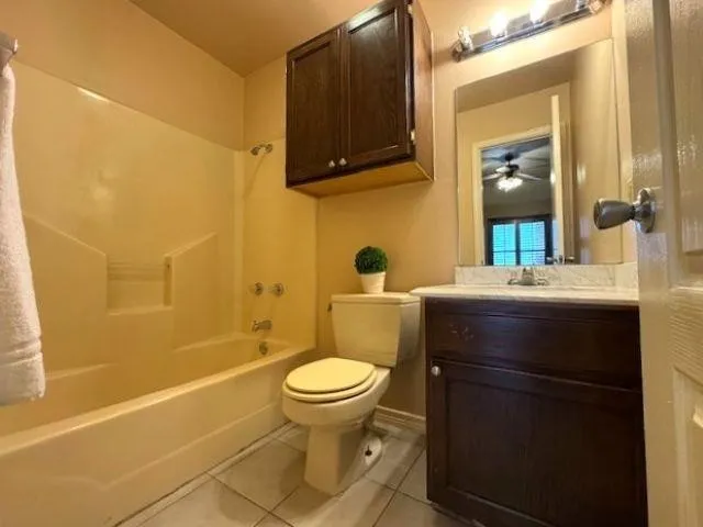 205-Martingale-Apt-64_Laredo_TX_78041_M79390-52444