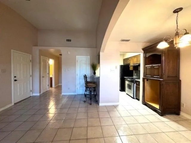 205-Martingale-Apt-64_Laredo_TX_78041_M79390-52444