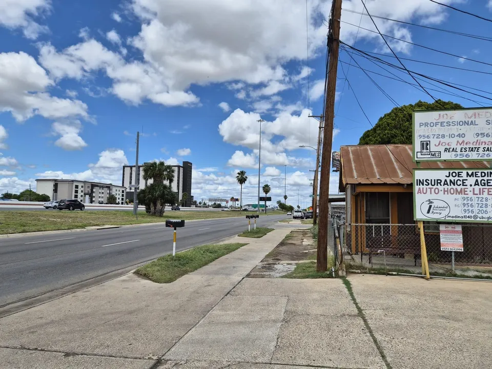2215-San-Dario-Ave_Laredo_TX_78040_M73687-07527