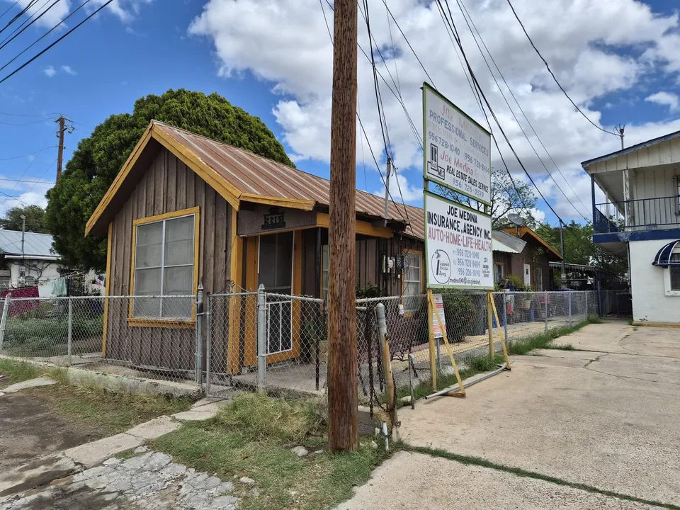 2215-San-Dario-Ave_Laredo_TX_78040_M73687-07527