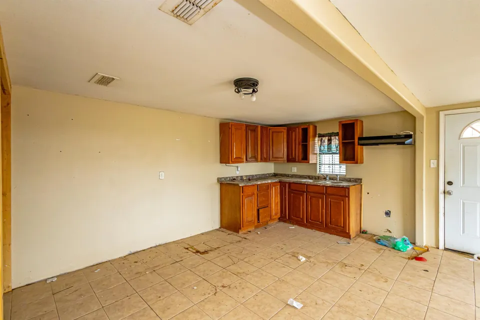 141-Los-Fresnos-Loop_Laredo_TX_78046_M76722-74459