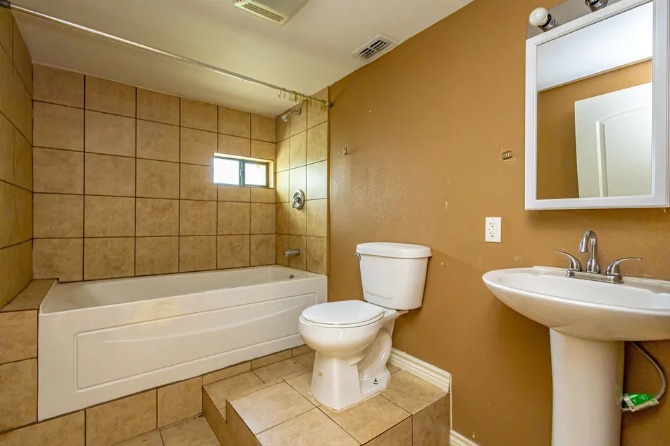 141-Los-Fresnos-Loop_Laredo_TX_78046_M76722-74459
