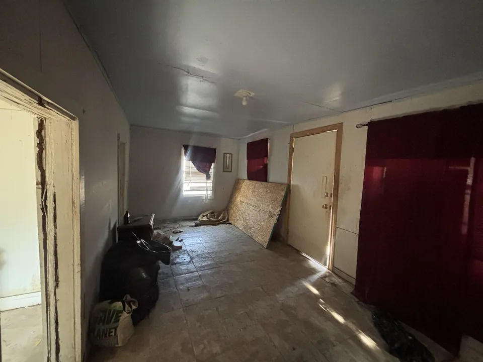 1710-Coke-St_Laredo_TX_78040_M76093-23019