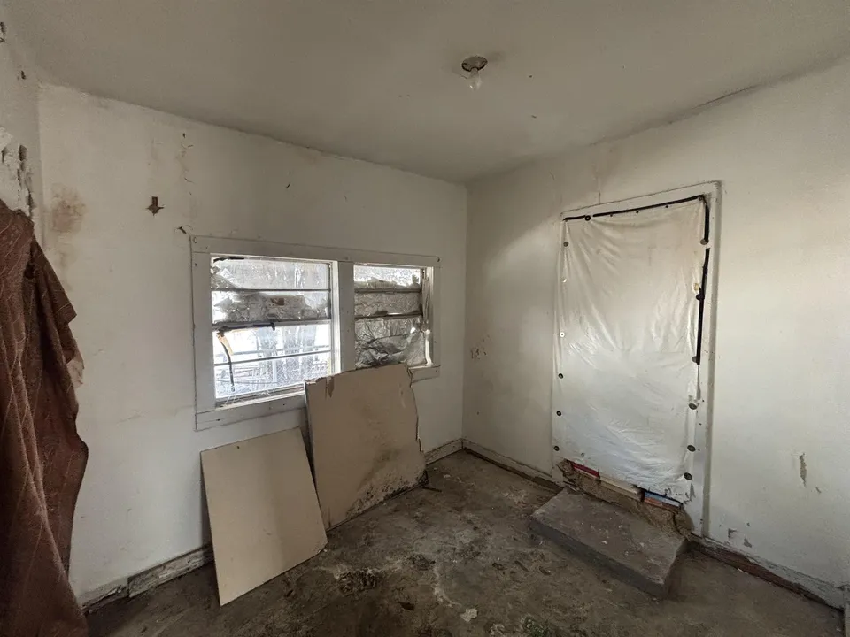 1710-Coke-St_Laredo_TX_78040_M76093-23019