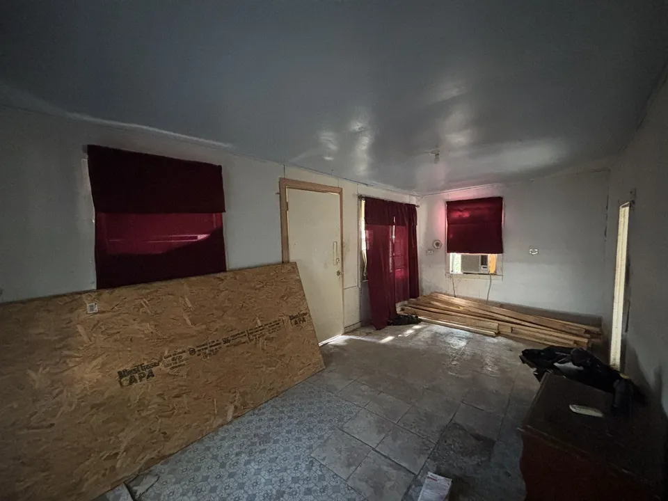 1710-Coke-St_Laredo_TX_78040_M76093-23019