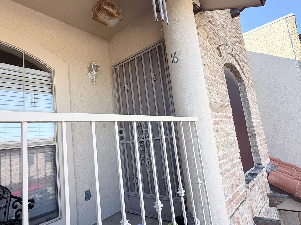 1401-E-Gustavus-St_Laredo_TX_78040_M74152-83598