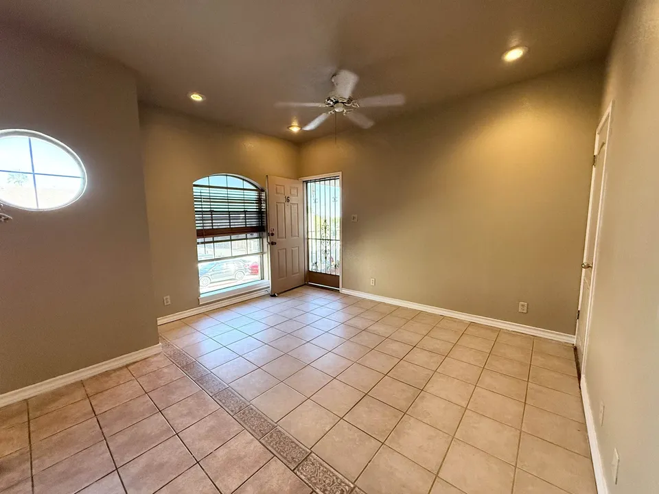1401-E-Gustavus-St_Laredo_TX_78040_M74152-83598