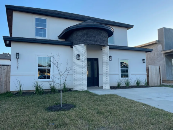 5527-Conroe-St_Laredo_TX_78046_M73835-66092