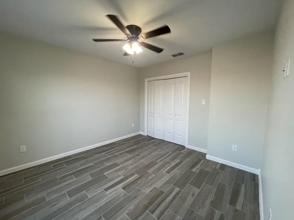 5527-Conroe-St_Laredo_TX_78046_M73835-66092