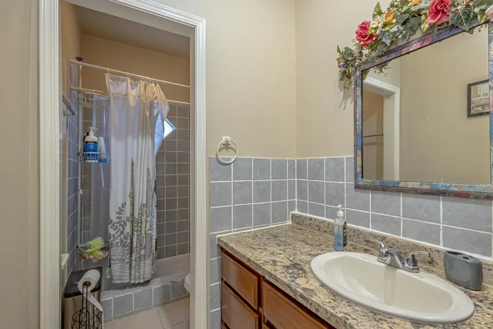 1527-Wilfrano-Dr_Laredo_TX_78046_M76052-16582