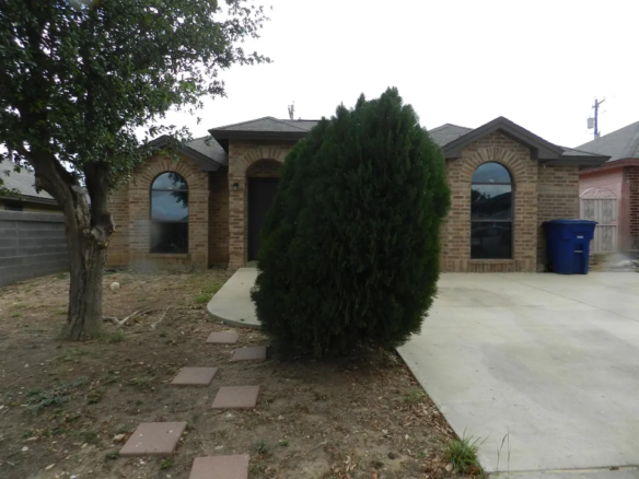5743-Saint-Charles-Loop_Laredo_TX_78046_M78463-67644
