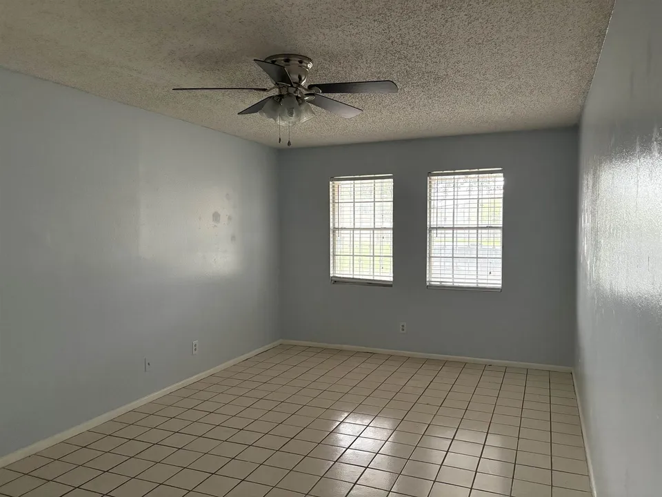 403-Carreta-Ct_Laredo_TX_78045_M80690-34647