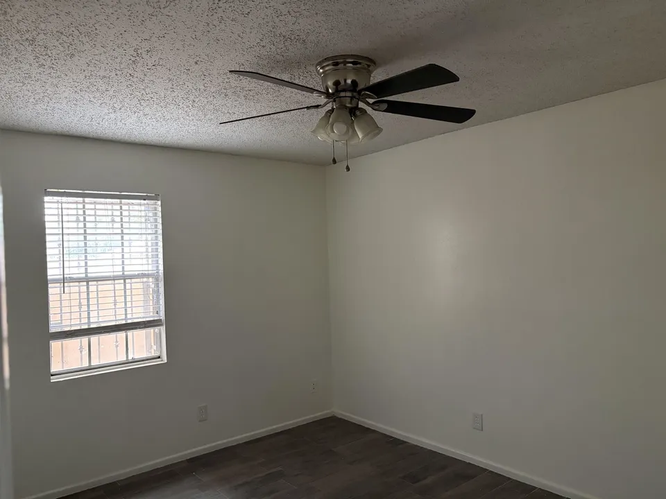403-Carreta-Ct_Laredo_TX_78045_M80690-34647