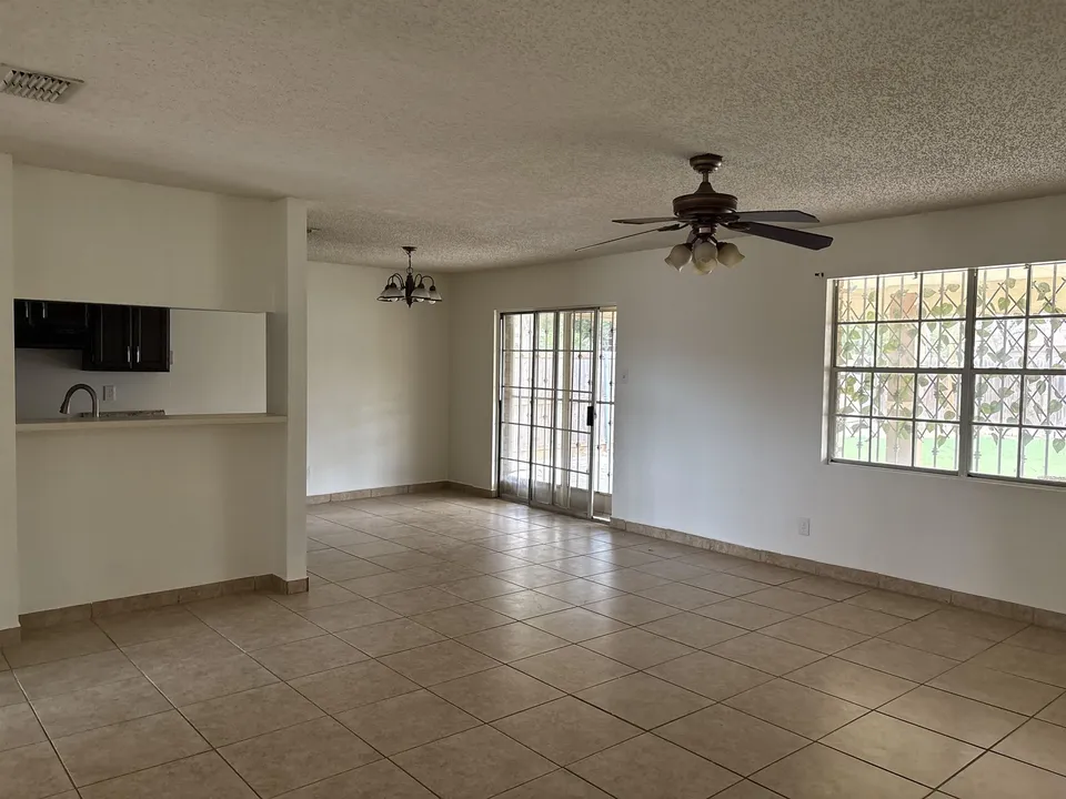 403-Carreta-Ct_Laredo_TX_78045_M80690-34647