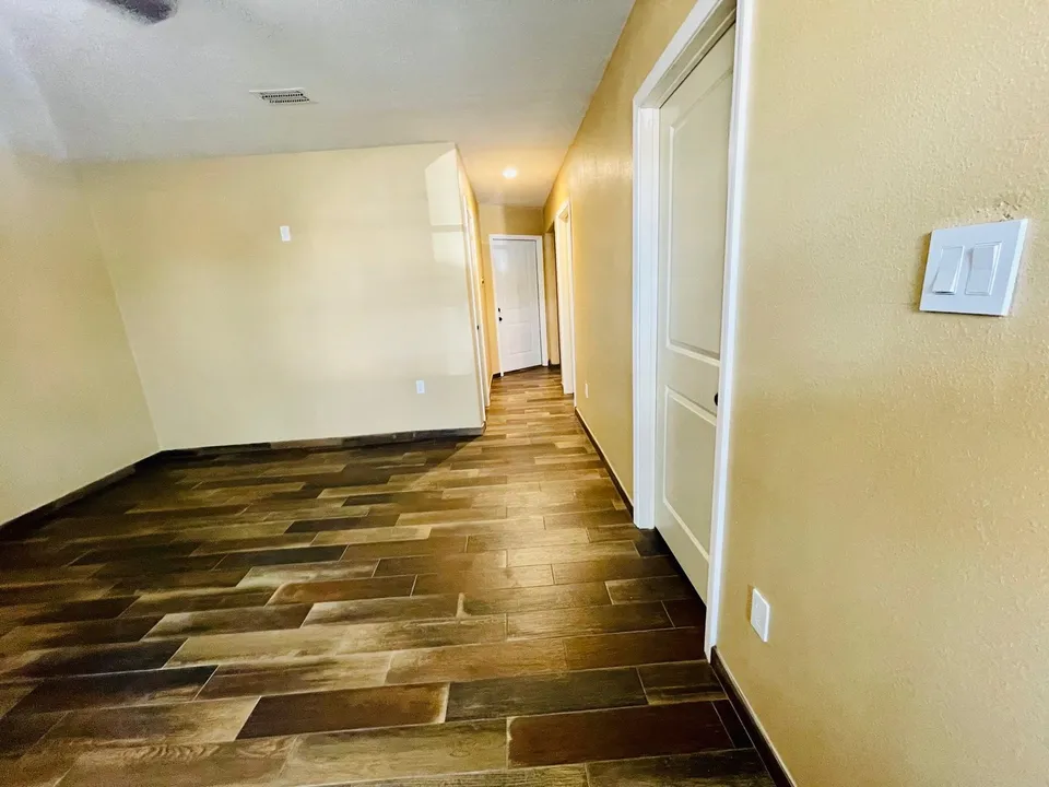 4416-Flores-Ave_Laredo_TX_78041_M73736-63897