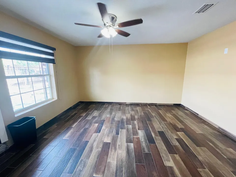 4416-Flores-Ave_Laredo_TX_78041_M73736-63897