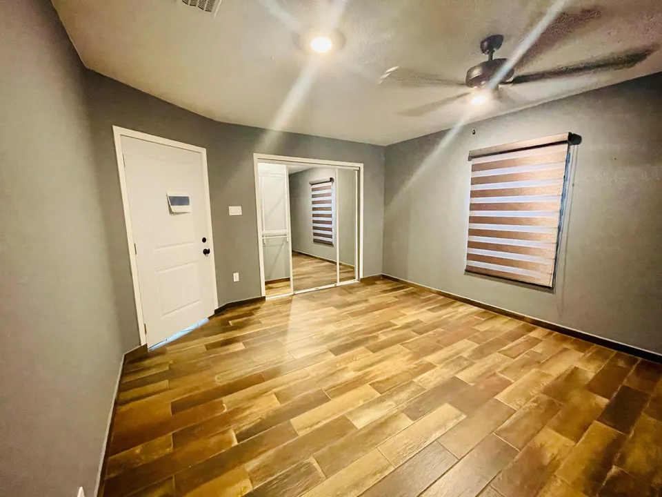 4416-Flores-Ave_Laredo_TX_78041_M73736-63897