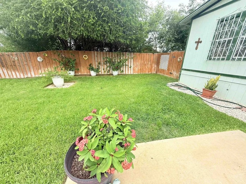 111-E-Gustavus-St_Laredo_TX_78040_M81758-22911