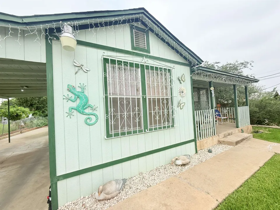 111-E-Gustavus-St_Laredo_TX_78040_M81758-22911