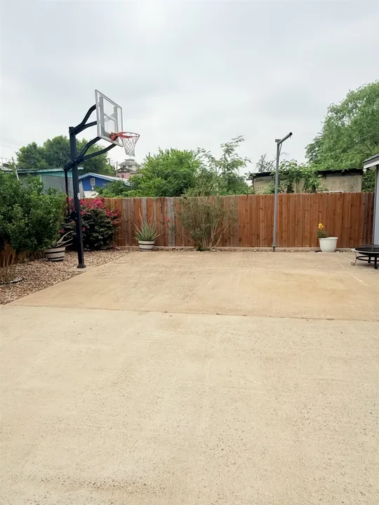 111-E-Gustavus-St_Laredo_TX_78040_M81758-22911