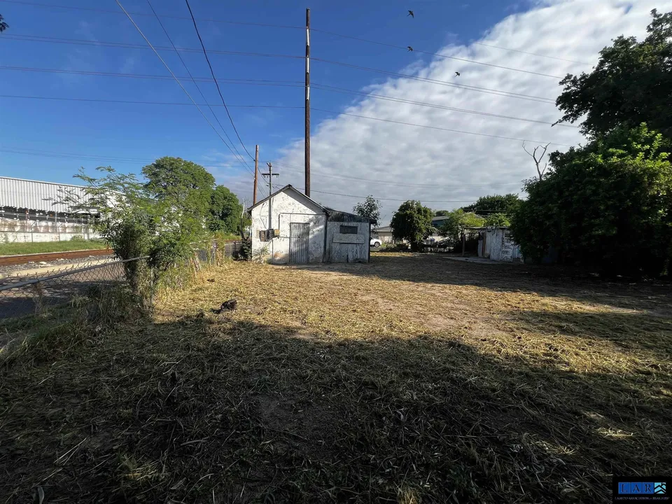 1819-Alamo-St_Laredo_TX_78040_M77094-66940