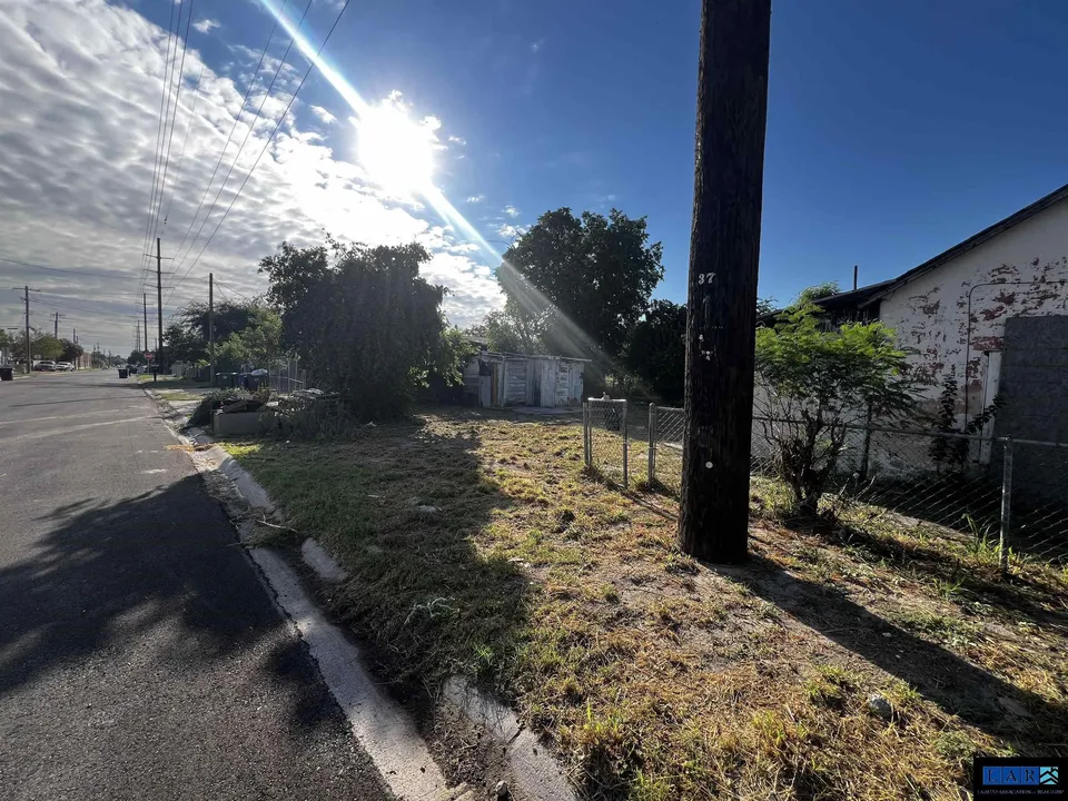1819-Alamo-St_Laredo_TX_78040_M77094-66940