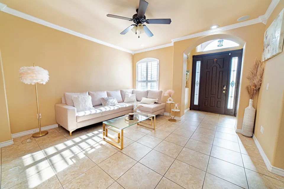 401-Sabal-Loop_Laredo_TX_78045_M81325-93499