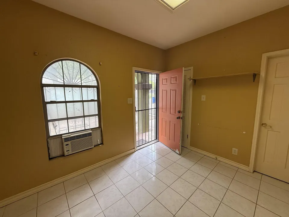 2602-Reynolds-St_Laredo_TX_78043_M79439-34957