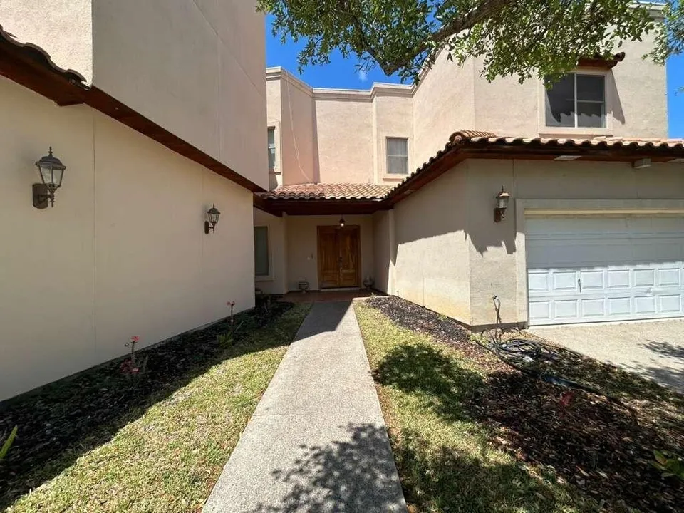2110-Bermuda-Dr-Apt-8_Laredo_TX_78045_M80758-69325
