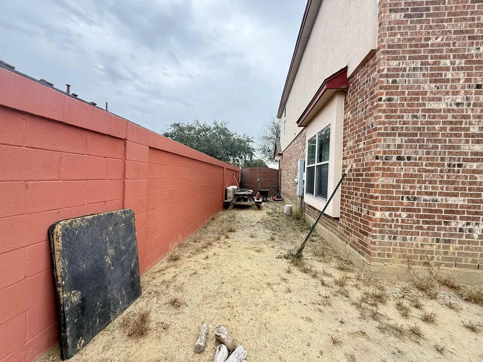820-Rivera-Way_Laredo_TX_78043_M82126-71560